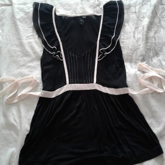 H&M black, cream flutter sleeve top size S - Picture 1 of 4